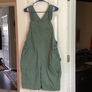 Woman’s Duluth overalls